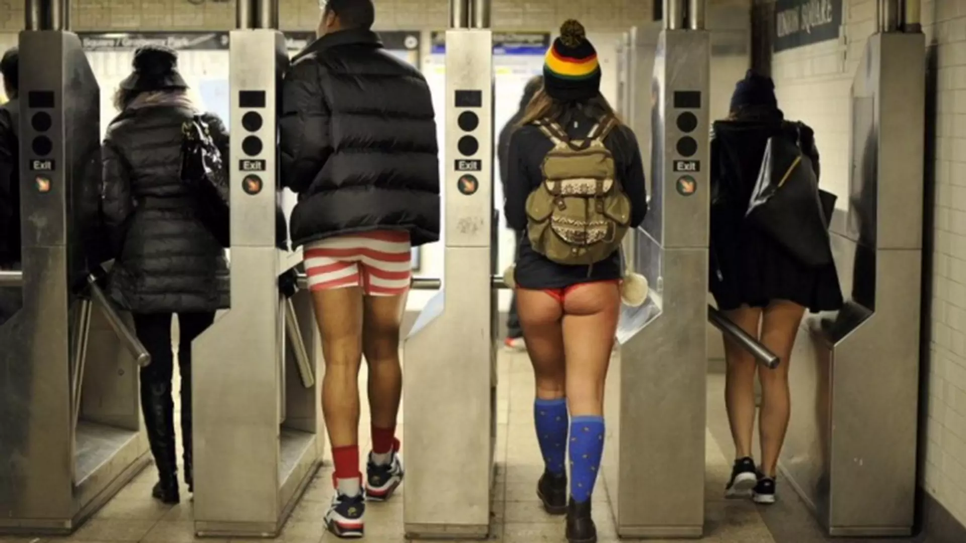 Bez spodni w metrze? Zobacz zdjęcia z "No Pants Subway Ride 2016"