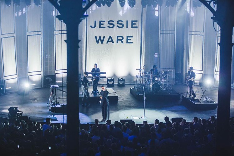 Jessie Ware podczas występu na #iTunesFestival