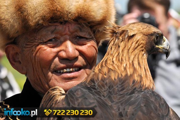 Stary człowiek z orłem
