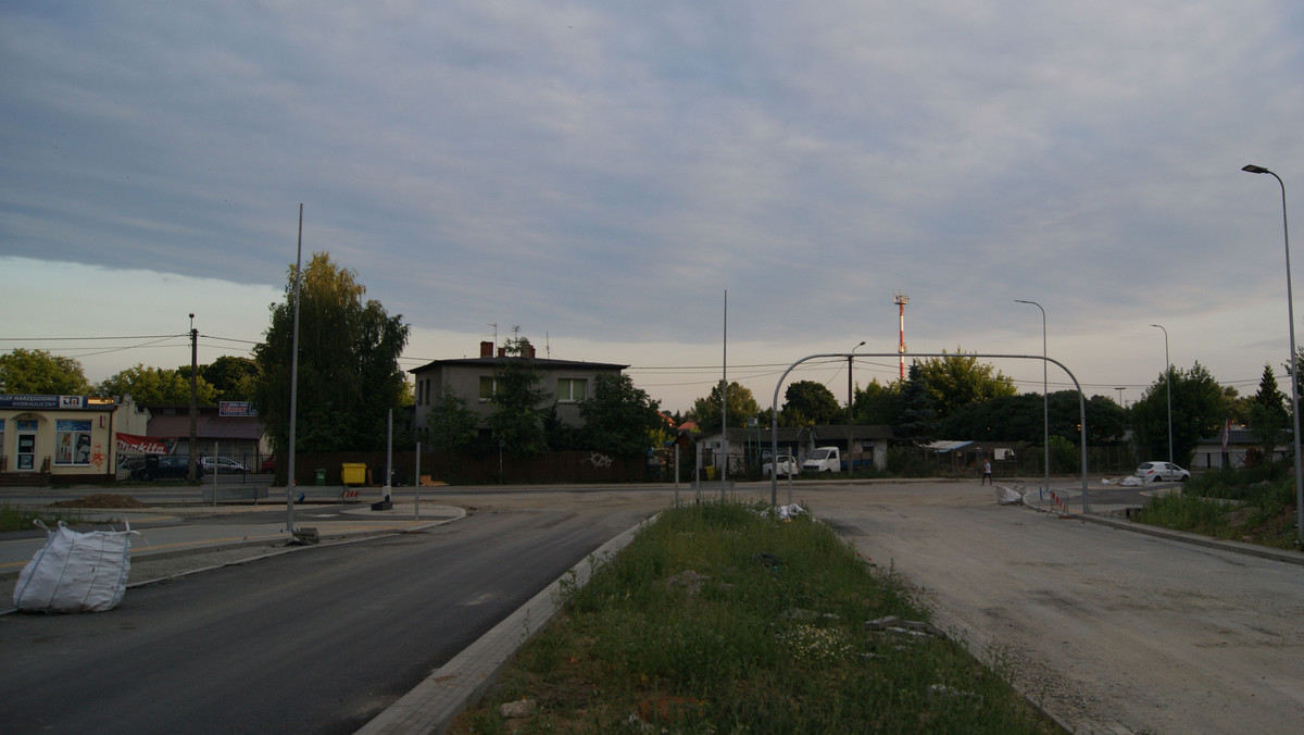 Na poniedziałek zaplanowano zajęcie spornej nieruchomości przy ul. Ujejskiego w Bydgoszczy, na której znajduje się tartak. Jeśli wszystko pójdzie sprawnie, po wielu miesiącach kłótni wreszcie będzie można rozpocząć tam prace budowlane.