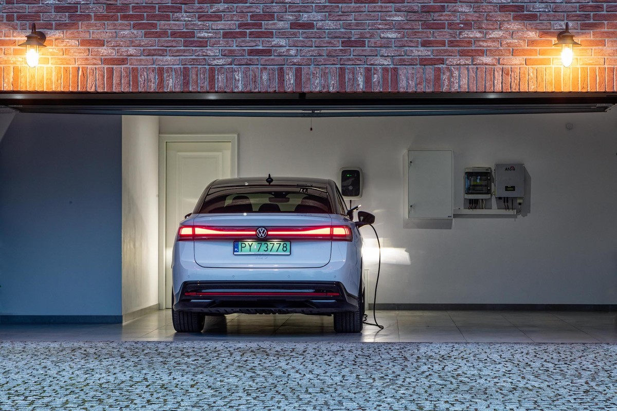 Ładowanie samochodu elektrycznego