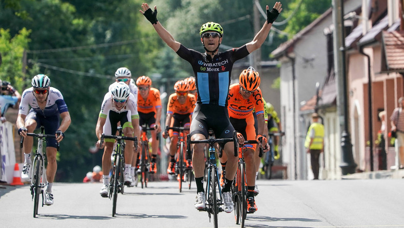 Maciej Paterski (Wibatech Merx 7R) zwyciężył w niedzielę w wyścigu kolarskiej elity mężczyzn wokół dolnośląskiego Walimia, kończącym górskie szosowe mistrzostwa Polski.