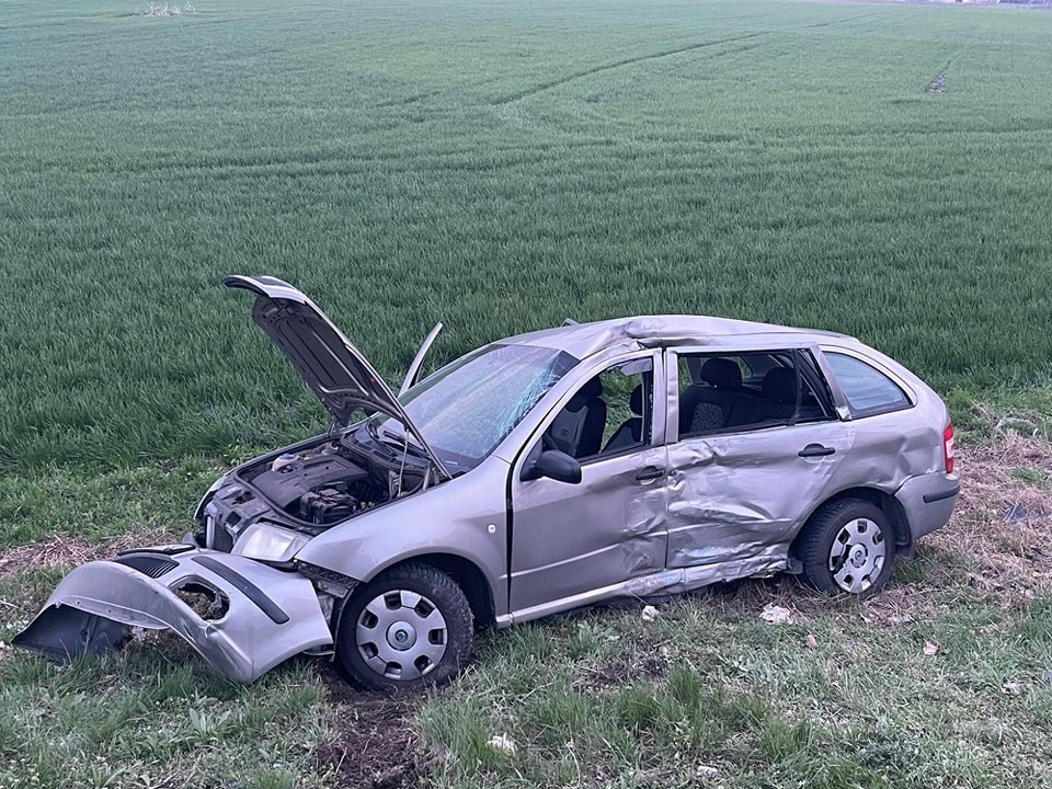 Počas otáčania sa na ceste vrazil do ženy kamión.