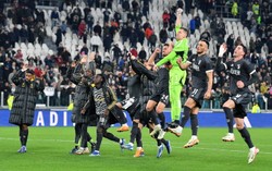 Wojciech Szczęsny pierwszy raz od 23 września musiał wyjąć piłkę z siatki