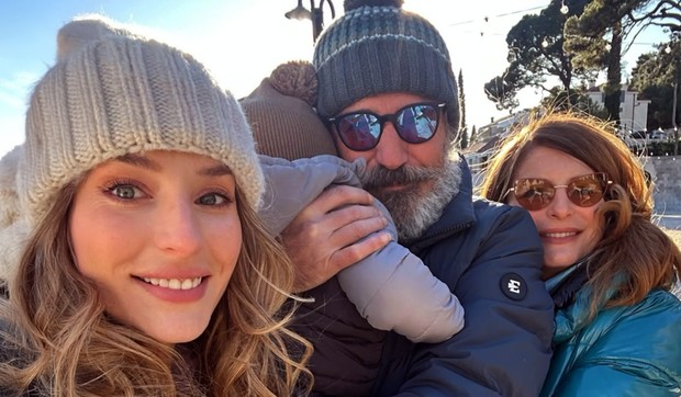 Gaga Jovanović sa unukom ćerkom i ženom