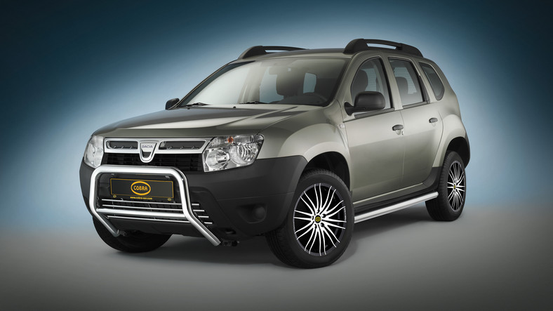 Bojowa Dacia Duster w stylu cobry