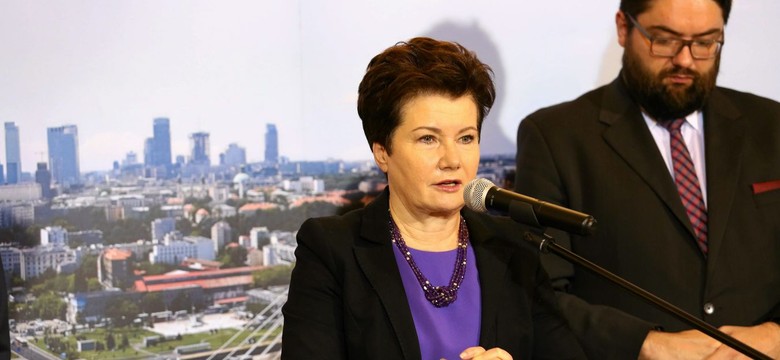 Blisko 300 nowych etatów i podwyżki u Gronkiewicz-Waltz. Opozycja: To dla "rządowych spadochroniarzy"
