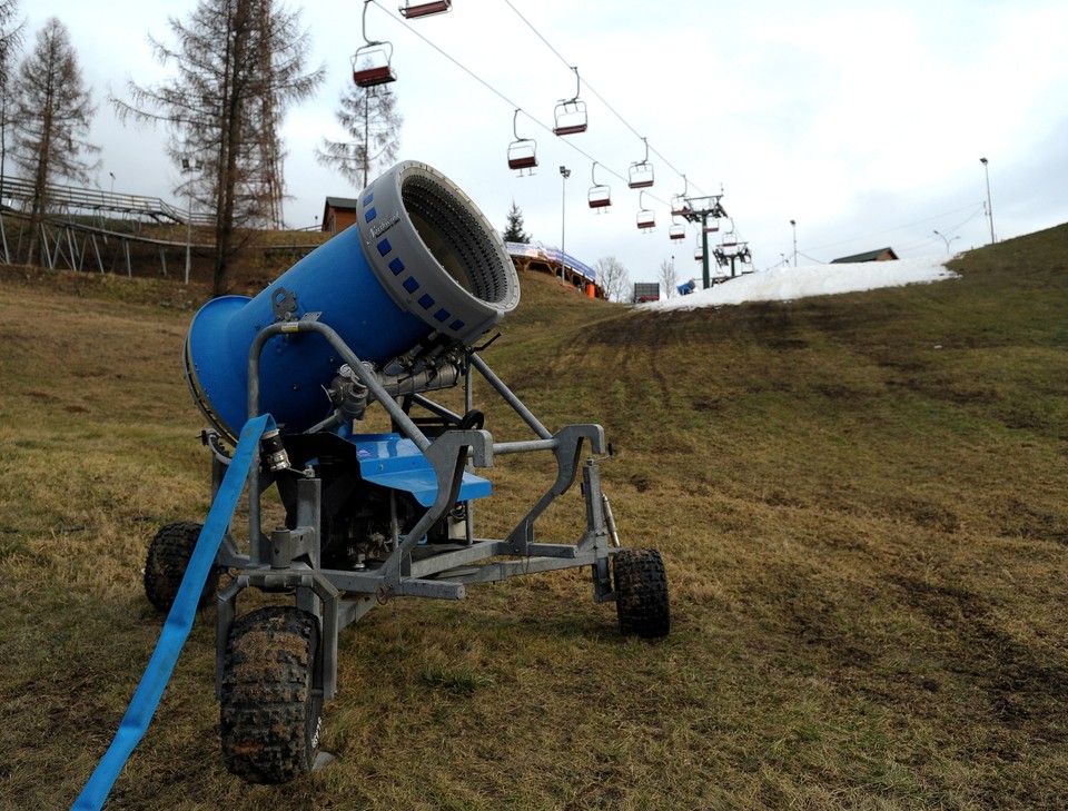 Nie ma śniegu i narciarzy