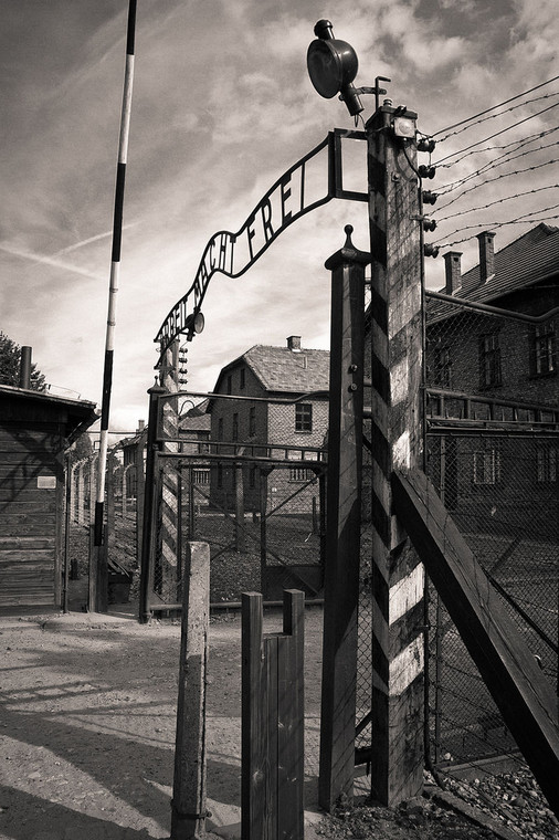 Auschwitz I, brama główna. Zdjęcie z 2011 r.