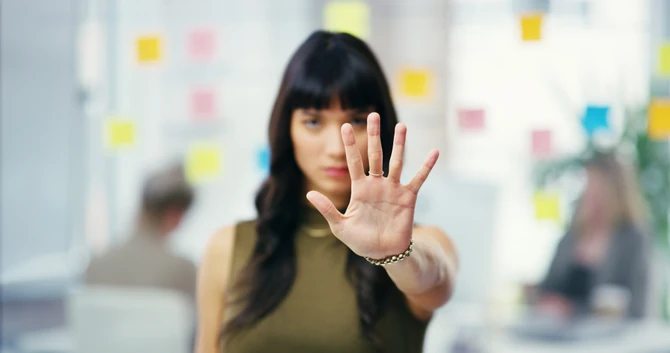 Ne upuštajte se u rasprave, već samo zaćutite - tako stvarate prostor da reagujete na pravi način