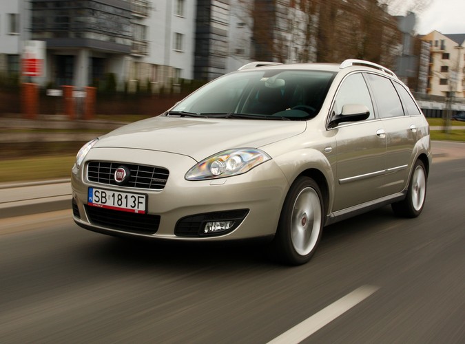 Croma to powrót Fiata do ligi passata i mondeo, w której notabene nigdy nie udało się zabłysnąć producentowi znanemu z fenomenalnych aut miejskich. Niestety i w tym przypadku włoska koncepcja limuzyny nie przypadła do gustu klientom. Sprawdzamy, w czym tkwi problem...