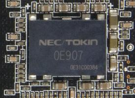 Asus GTX 580 DirectCU II - 1 × NEC Proadlizer 900 μF