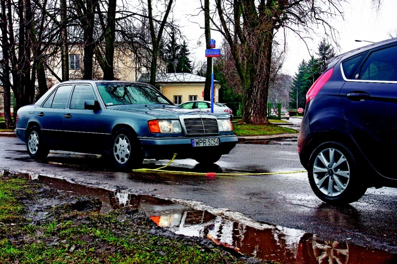 Na holu giętkim wymagane jest widoczne oznaczenie