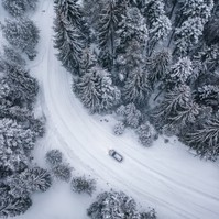 Ezért élte túl a férfi azt, hogy 60 napra a behavazott autójában rekedt a -30 C-fokban