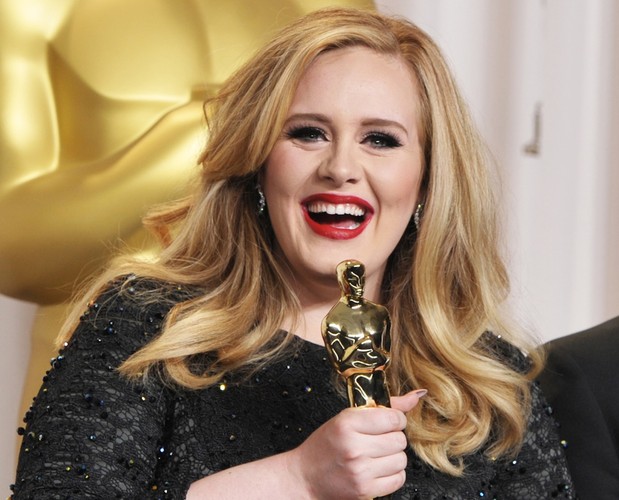 Adele z Oscarem za 'Skyfall'