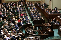 Sejm: Debata nad projektem wprowadzającym program 500 plus
