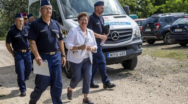 Müller Cecíliára rendőrök vigyáznak, nehogy valaki az életére törjön