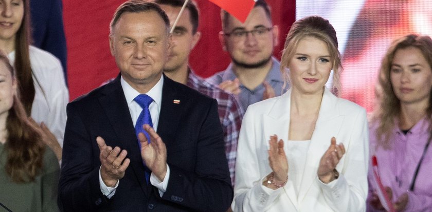 Co Kinga Duda robi w pracy u taty? Są zdjęcia