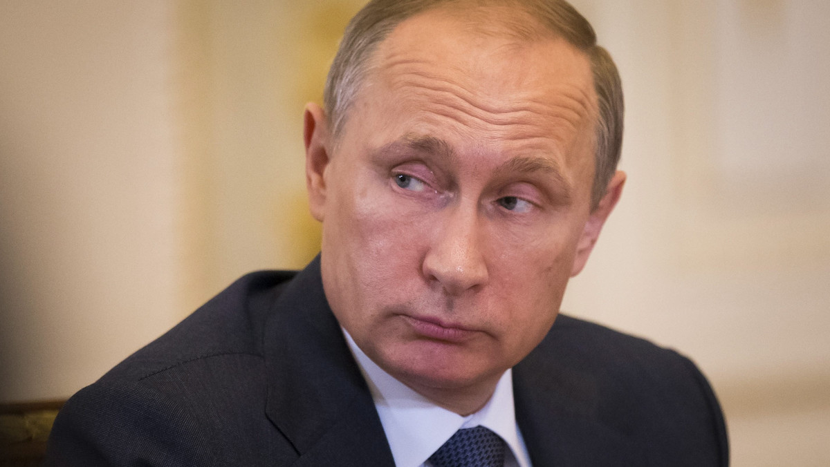 – Rosji udało się uniknąć głębokiego kryzysu w gospodarce – oświadczył Władimir Putin. – Pewnym krokiem pokonujemy trudności – dodał prezydent Rosji. Podkreślił też, że na ograniczenia zewnętrzne Rosja odpowiada niezamykaniem gospodarki, lecz zwiększaniem jej otwartości.