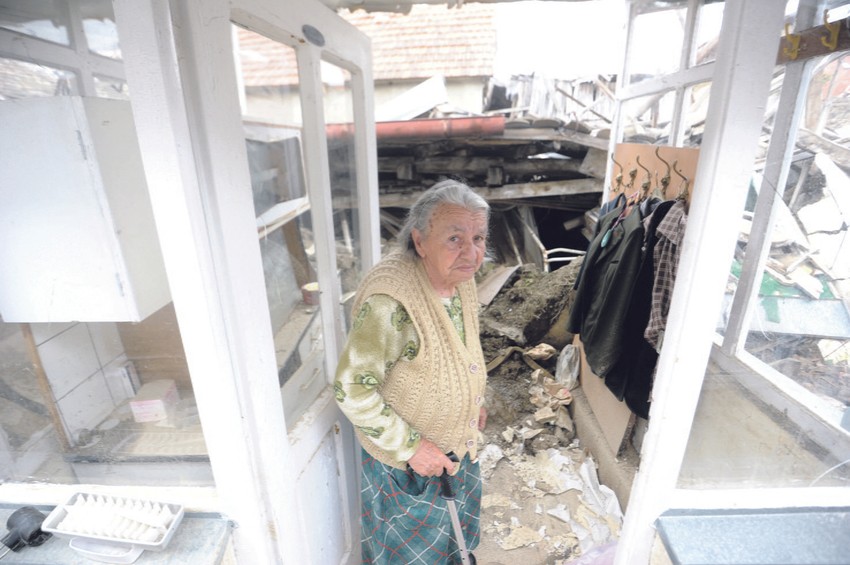 Krili su da je pala: Ispred stare srušene kuće