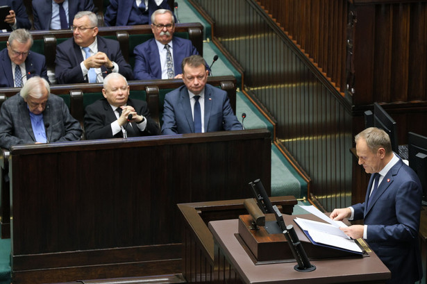 Premier Donald Tusk na sali obrad Sejmu w Warszawie