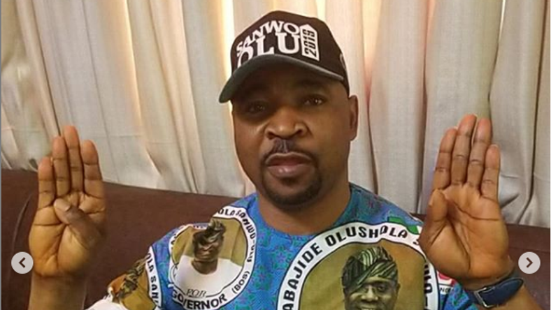 MC Oluomo does the 4+4 sign for Buhari's re-election (Lailas Blog)