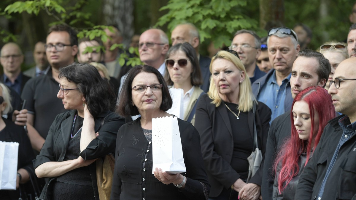 W maju, mimo sprzeciwu rodziny, szczątki Rybickiego zostały ekshumowane na potrzeby śledztwa prowadzonego przez Prokuraturę Krajową. W ponownym pochówku działacza społecznego i posła PO, który zginął w Smoleńsku, wzięło udział kilkaset osób.