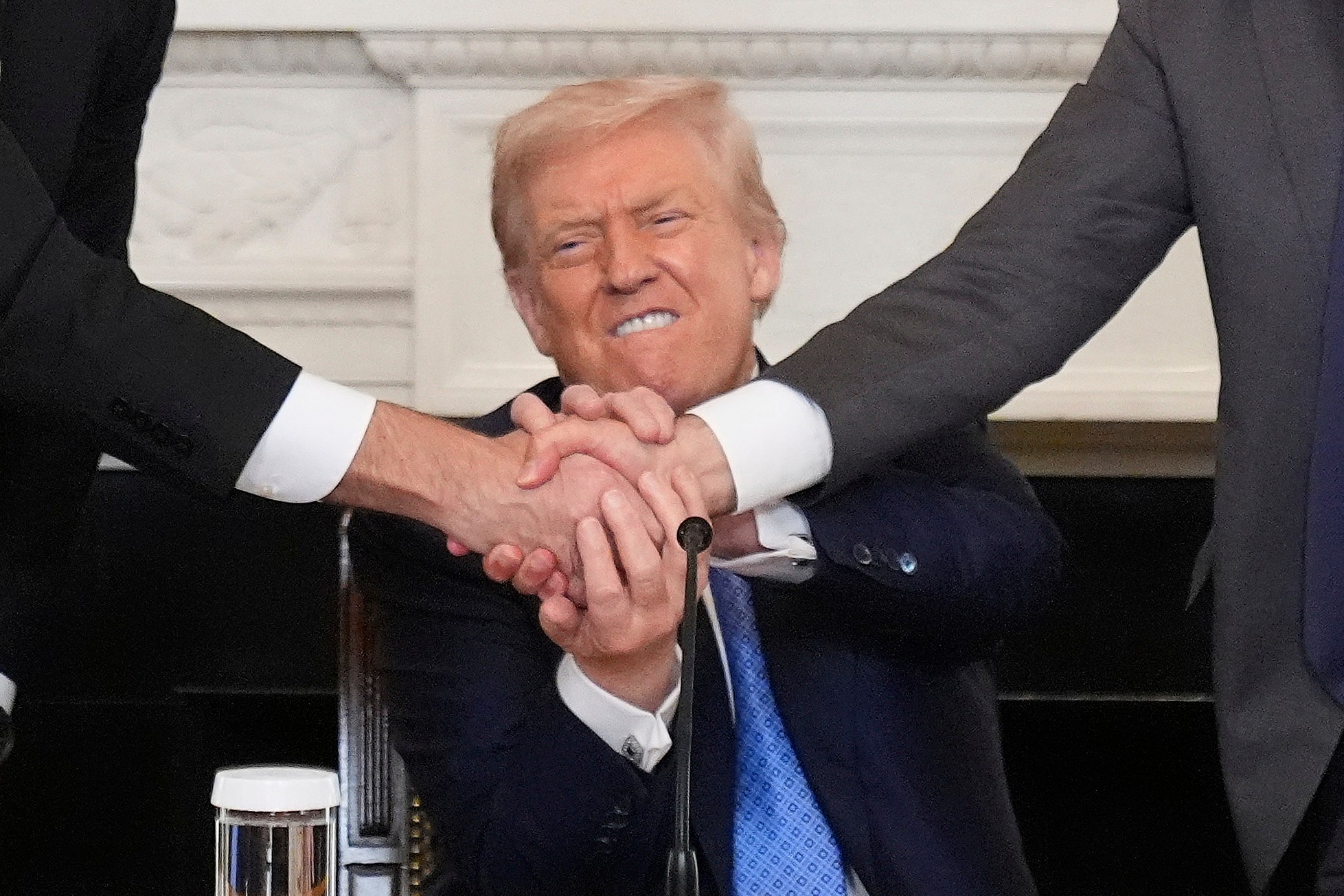 Lídri Arménska a Azerbajdžanu podpísali v USA mierovú dohodu.