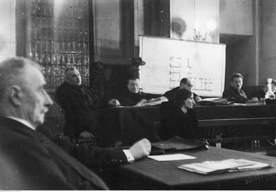Rita Gorgonowa składająca zeznania w czasie procesu o morderstwo w 1933 r., źródło - NAC, Zespół - Koncern Ilustrowany Kurier Codzienny - Archiwum Ilustracji, sygn 1-B-636-5