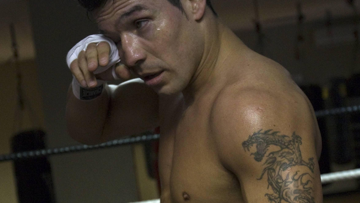 W czwartek w Argentynie odbyła się konferencja prasowa, na której Sergio Martinez oświadczył, że wakuje Diamentowy pas mistrza świata World Boxing Council wagi średniej. Swoją decyzję trzeci pięściarz globu bez podziału na kategorie wagowe uzasadnił brakiem konsekwencji ze strony władz federacji WBC, które wbrew swojemu niedawnemu postanowieniu o zarządzeniu w trybie natychmiastowym walki pomiędzy Martinezem a "zwykłym" mistrzem w limicie 160 funtów Julio Cesarem Chavezem Juniorem chciały zezwolić Chavezowi na stoczenie w lutym pojedynku z Marco Antonio Rubio.