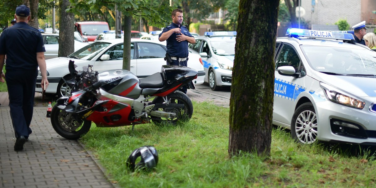 Obława we Włochach. Motocyklista ucieka w kajdankach