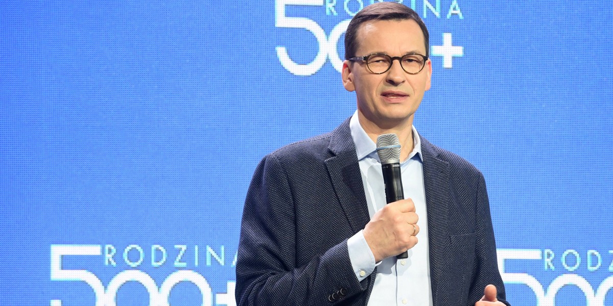 500 plus, sztandarowe świadczenie rządu PiS, jest warte realnie 360 zł.