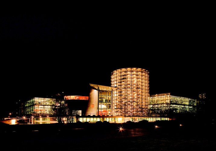 Szklana fabryka Volkswagena w Dreźnie kończy 10 lat