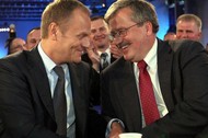 tusk komorowski ściskają się