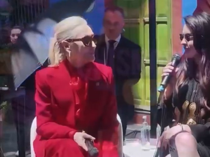 Srbi nemi od saznanja da ovo nije Lepa Brena već glumica koja izgleda isto