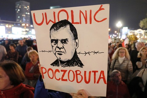 Akcja solidarnościowa „Uwolnić Andrzeja Poczobuta! pod Pałacem Kultury i Nauki w Warszawie, 25 września 2021 r.