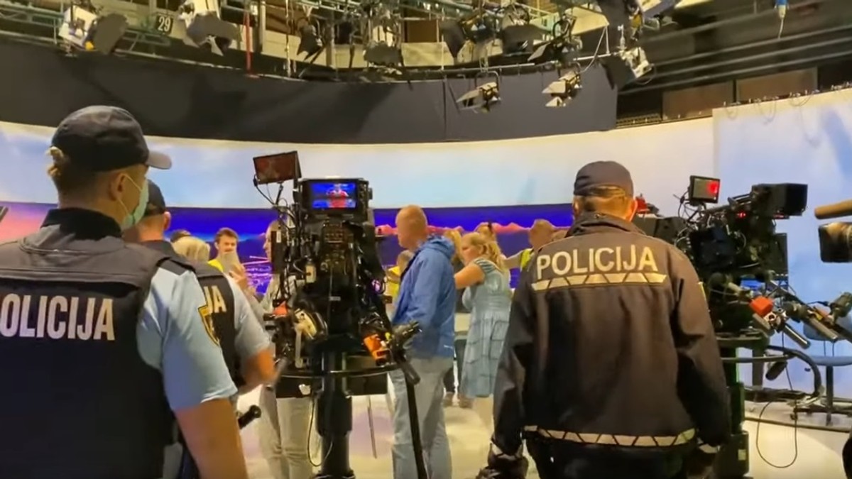 Upad antivaksera u studio TV Slovenije