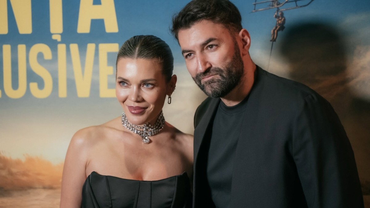 Smiley și Gina Pistol, apariție spectaculoasă la avanpremiera comediei „Vacanță All Inclusive". Părinții artistului au fost prezenți la eveniment 
