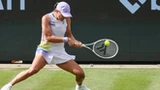Pierwszy mecz Świątek na trawie i pierwsza wygrana. Azarenka tanio skóry nie sprzedała