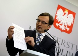 Ziobro: TK nie może orzekać w oparciu o konstytucję