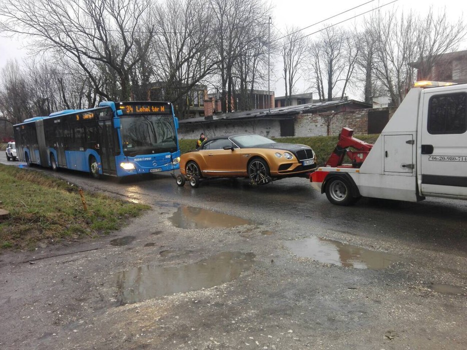 Három éve a műsorvezető egy busz előtt büntetőfékezett, balesetet okozott, az ügyészség letöltendő börtönt kért rá