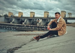 Vix.N zapowiada album "Mustang". Posłuchaj "Knock Knock"