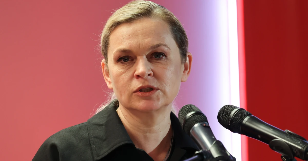 MEN to "jedna wielka stajnia Augiasza". Domagają się dymisji Barbary Nowackiej