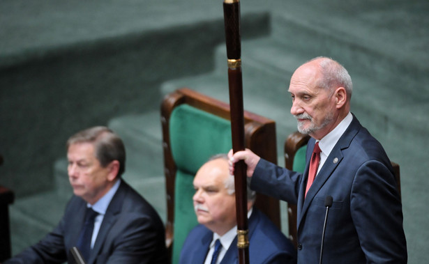 Macierewicz: Większość Polaków chce jedności opartej na wartościach narodowych i chrześcijańskich