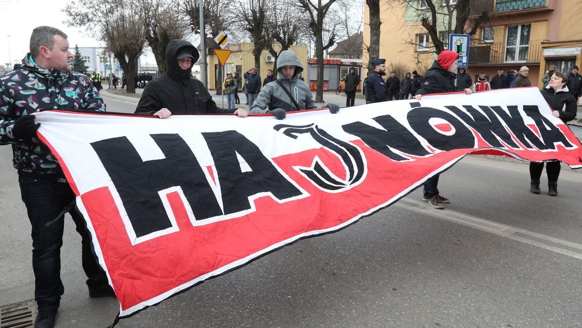 W Hajnówce odbył się Marsz Pamięci Żołnierzy Wyklętych, zorganizowany tam po raz czwarty przez środowiska narodowe. Wzięło w nim udział około 300 osób. Policja nie dopuściła do zatrzymania marszu przez jego przeciwników.