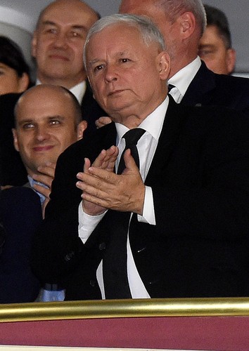 Prezes PiS Jarosław Kaczyński podczas uroczystej premiery filmu 'Smoleńsk'
