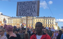 "Finlandia bez rasizmu". Takich tłumów Helsinki nie widziały od lat
