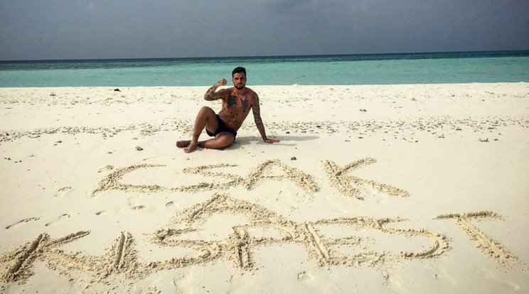Miközben a Maldív-szigeteken nyaralt,
hazaüzent / Fotó: Instagram