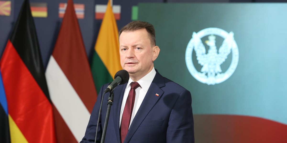 Wicepremier i minister obrony narodowej Mariusz Błaszczak na konferencji po rozmowach ministrów obrony państw wspierających Ukrainę