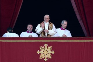 Orędzie bożonarodzeniowe w Watykanie: Papież wezwał do zakończenia walk w Syrii i Libii